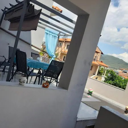 Soula's Sunshine Apartment